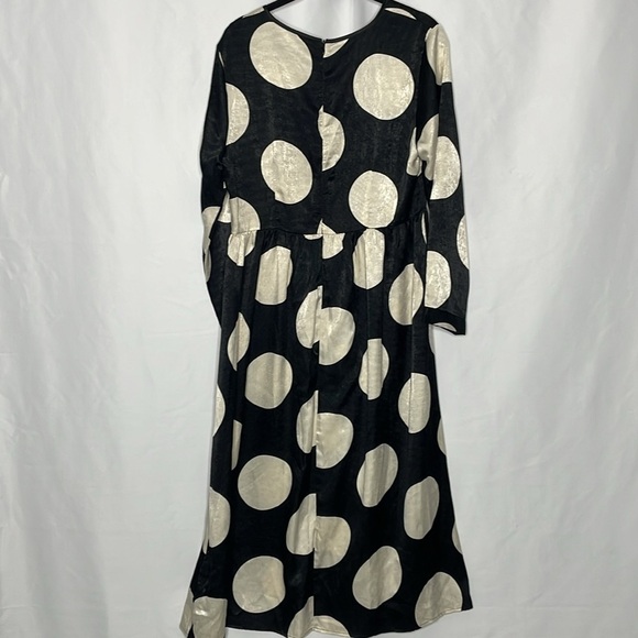Oulie Long Sleeve Midi Dress | Black and White | Size XL - Picture 2 of 6